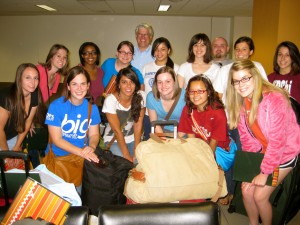OU students and Dr. Kenney all arrive in Lima and survived immigration check-out and customs!