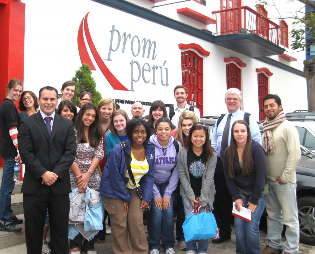 PromPeru educuates citizens on importance of exporting and prepares them to be ready when they want to export their products. This commission also promotes tourism with Peru.