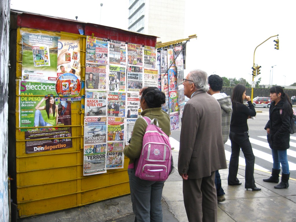 I like to spend time around the newsstands in other countries and observe people’s reaction to the headlines and watch them interact with others around news. Based on my observations, I’ve noticed that news is very important to many countries, Peru being one of them. 