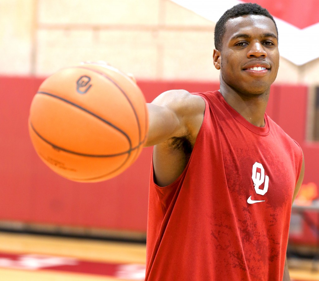 buddy_hield_with_ball_914